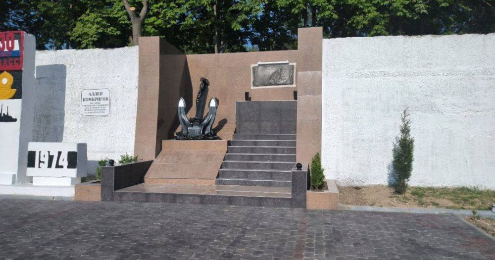 Россияне открыли памятник морякам с корабля, потерю которого так и не признали (фото)