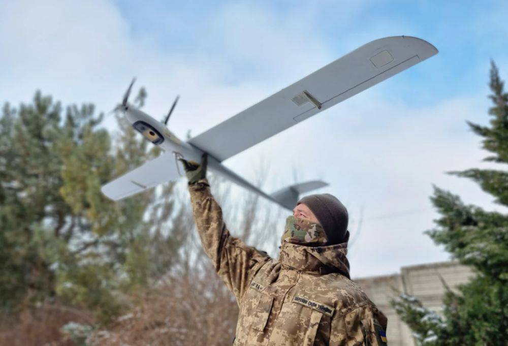 Зеленский подписал законопроекты об отмене НДС и пошлины на комплектующие для дронов