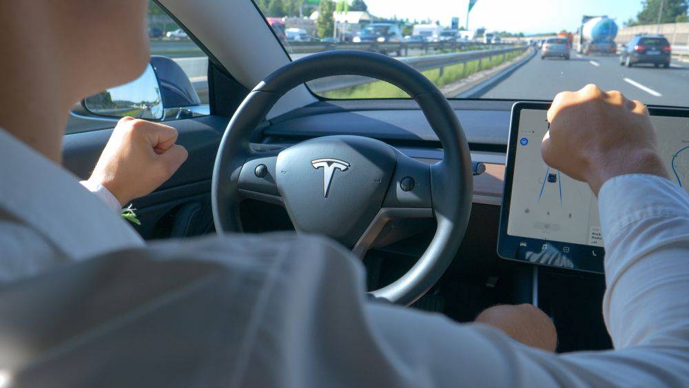 «‎Elon Mode». В электромобилях Tesla обнаружили скрытый режим Full Self-Driving без необходимости держать руки на руле