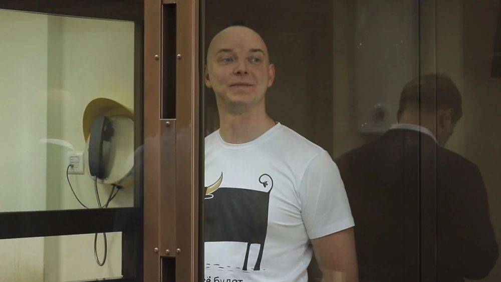 Осуждённый за госизмену журналист Иван Сафронов отправлен в колонии в ШИЗО