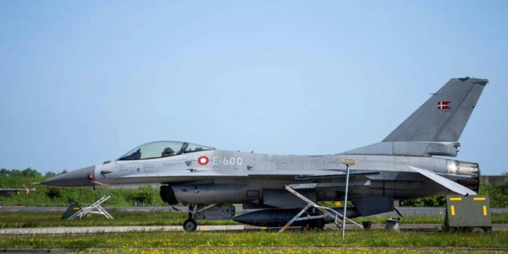 Украина может получить первые F-16 через шесть-семь месяцев — Зеленский