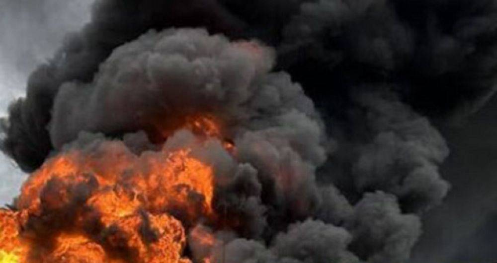 ВСУ ударили по логову оккупантов на берегу моря: небо от пожара покраснело