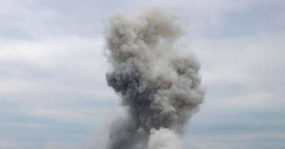 Поднимается черный дым: в Мелитополе прогремела серия взрывов, — Федоров (фото)