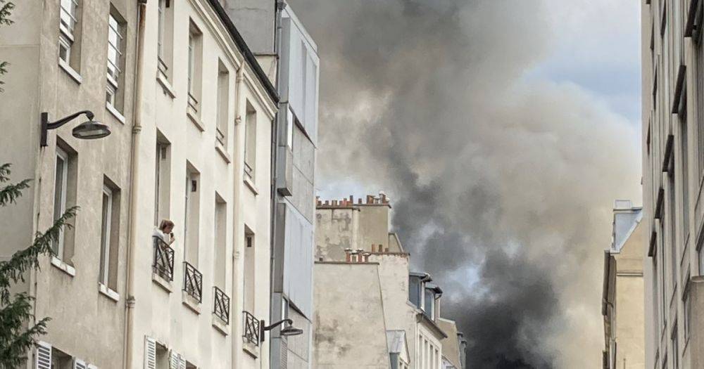 Взрыв в центре Парижа: СМИ узнали, что пострадали не меньше 16 человек (фото)
