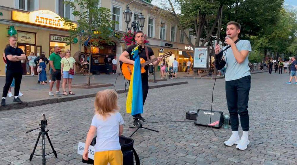Языковой скандал: одесситки набросились на уличных музыкантов | Новости Одессы