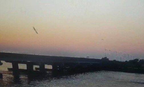 Удар ракетою по Чонгарському мосту потрапив на відео | Новини та події України та світу, про політику, здоров'я, спорт та цікавих людей