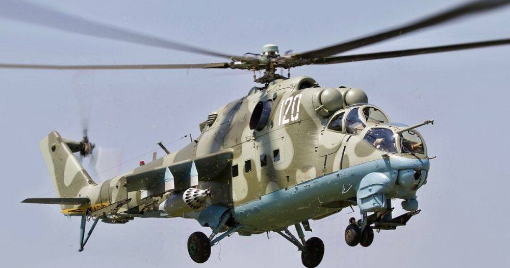 "Жесткая посадка": в Беларуси упал вертолет Ми-24 (фото)