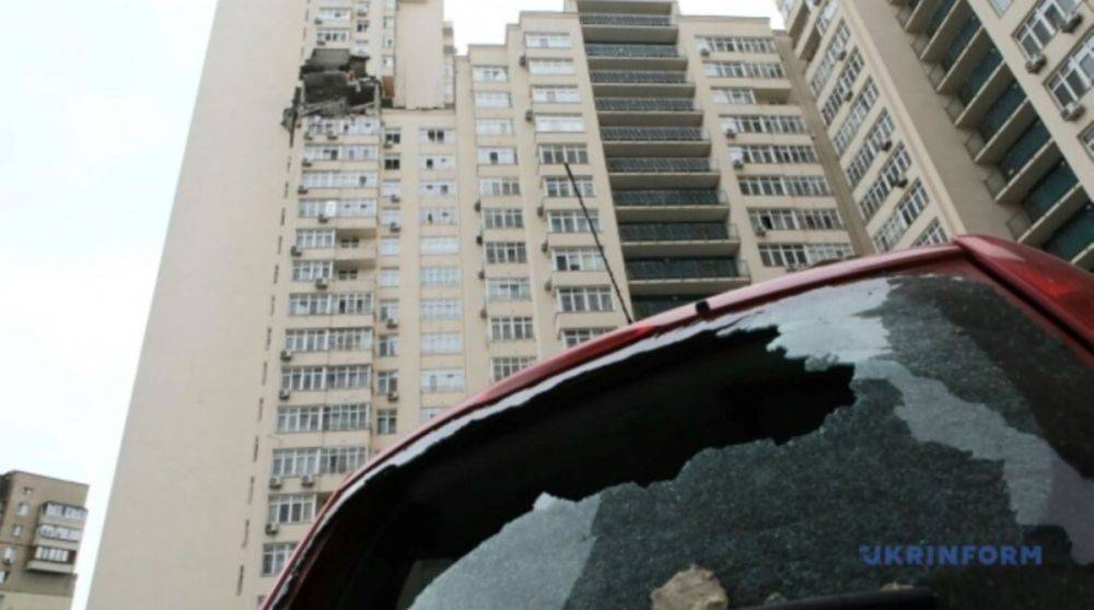 Ракетный обстрел Киева: спасатели достали из-под завалов многоэтажки двух погибших