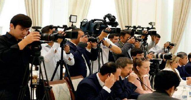 Мирзиёев назвал журналистов и блогеров опорой власти в борьбе с коррупцией и бюрократией