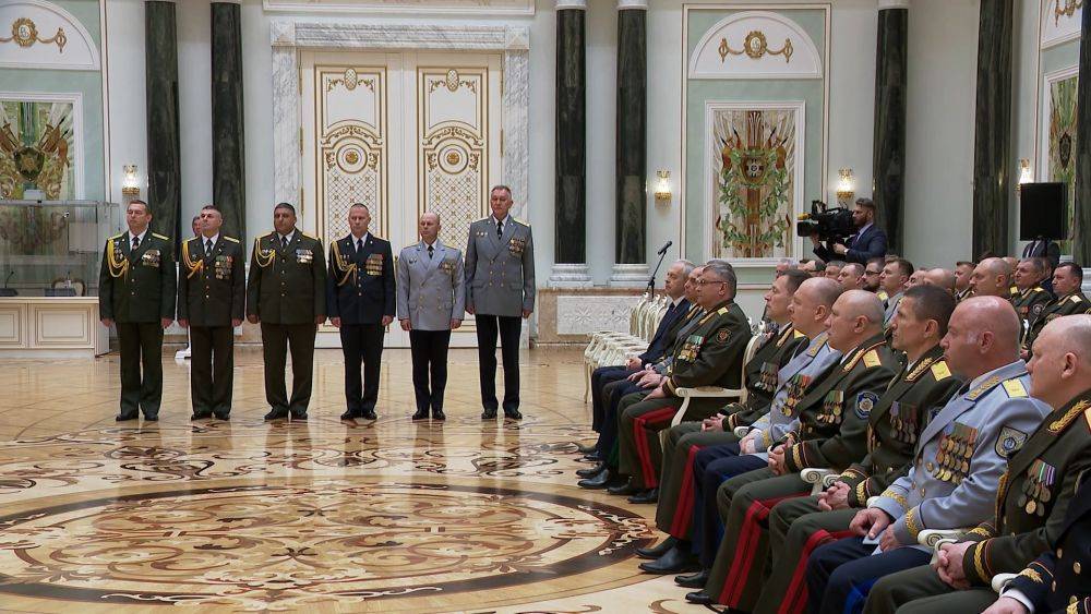 Президент А. Лукашенко провёл рабочую встречу с министром обороны В. Хрениным