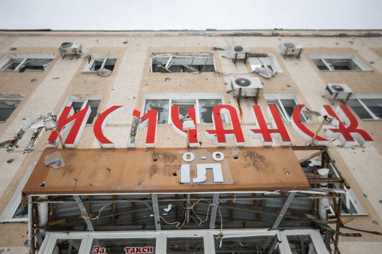 "Практически в центре города": Оккупанты показали последствия "прилетов" в Лисичанске