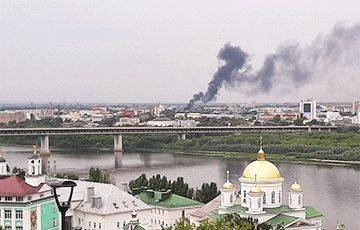 В российском Нижнем Новгороде после взрыва вспыхнул масштабный пожар