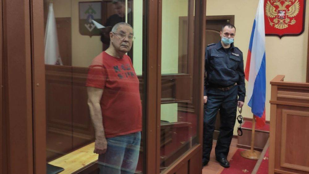 Отцу соратника Навального Ивана Жданова в колонии подбросили лезвие