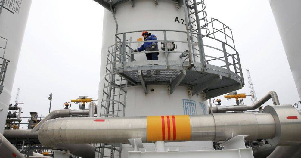 Газ дешевеет, а покупателей нет: в России "застряли" 90 млрд кубометров газа