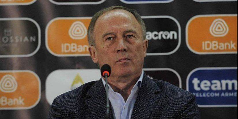 Экс-тренер сборной Украины по футболу снова вызвал в свою команду игроков из России