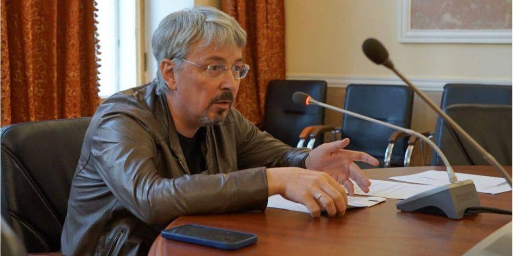 Отставка Александра Ткаченко. Кабмин дал ответ на петицию об увольнении главы Минкульта