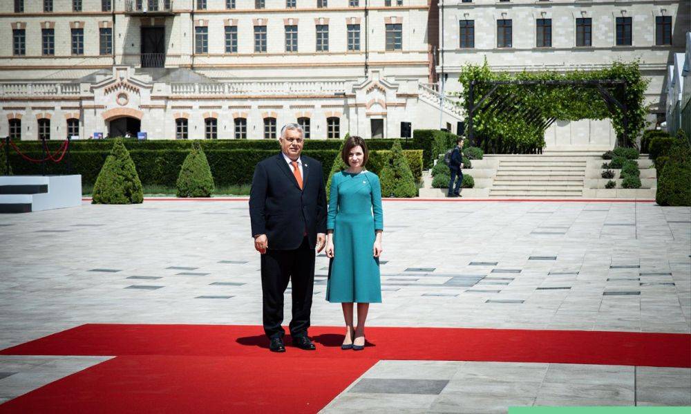 Визит Орбана в Кишинев – Санду не позволила премьеру Венгрии поцеловать руку - видео