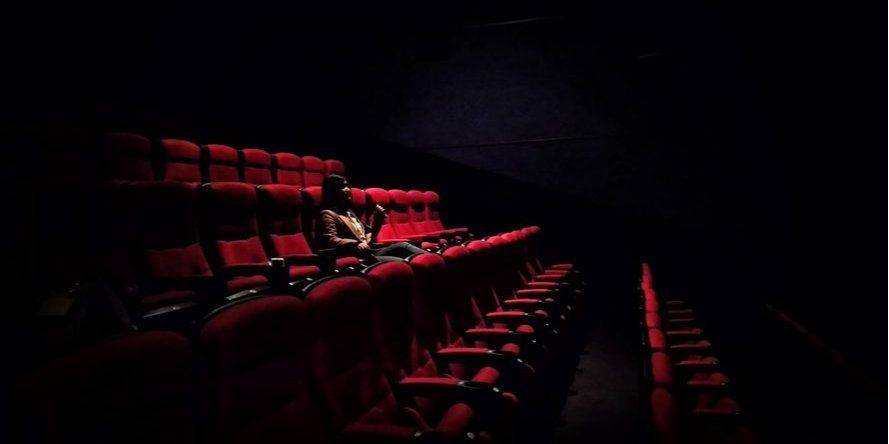 «Удар по украинскому языку». Что говорят кинотеатры и студии о предложении Зеленского смотреть иностранные фильмы без дубляжа — 5 мнений