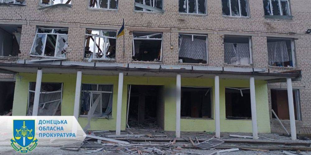 Оккупанты обстреляли школу в Донецкой области, два человека погибли — прокуратура