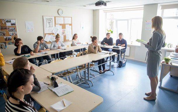 В Эстонии подняли штрафы для учителей, преподавающих на русском