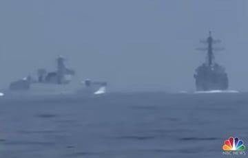 Китайский военный корабль чуть не столкнулся с эсминцем США в Тайваньском проливе