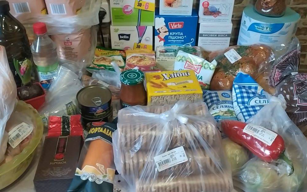 Получат не только ВПЛ: в Украине начали выдавать продуктовые наборы – кому и куда обращаться
