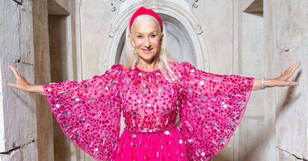 77-летняя Хелен Миррен появилась на красной дорожке в ярко-розовом платье