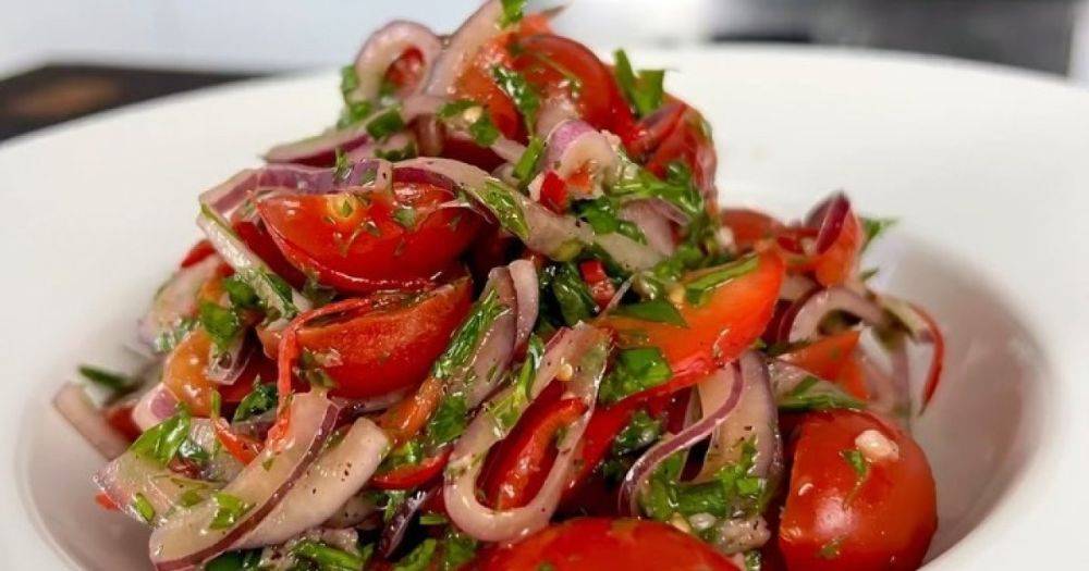 Сезон шашлыка: как приготовить вкуснейший маринованный салат к мясу