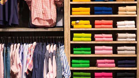 Магазины одежды в Израиле объявили сезонные распродажи раньше обычного: вот какие там скидки