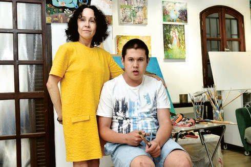 Феномен в Израиле: 16-летний Марк, не умеющий говорить, начал рисовать как гений