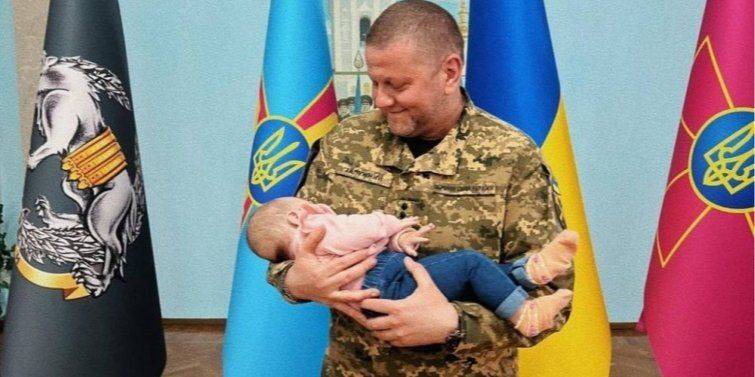 «Это к миру». Офицерша ВСУ показала пятимесячную дочь на руках у Залужного
