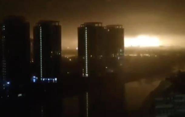 В Киеве обломки упали на проезжую часть