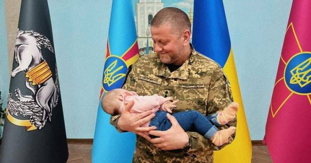 Залужный с младенцем на руках: офицер ВСУ поделилась трогательной встречей (фото)