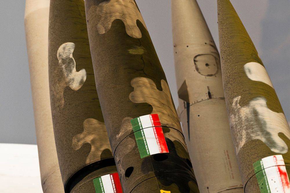 Иран представил свою первую гиперзвуковую ракету