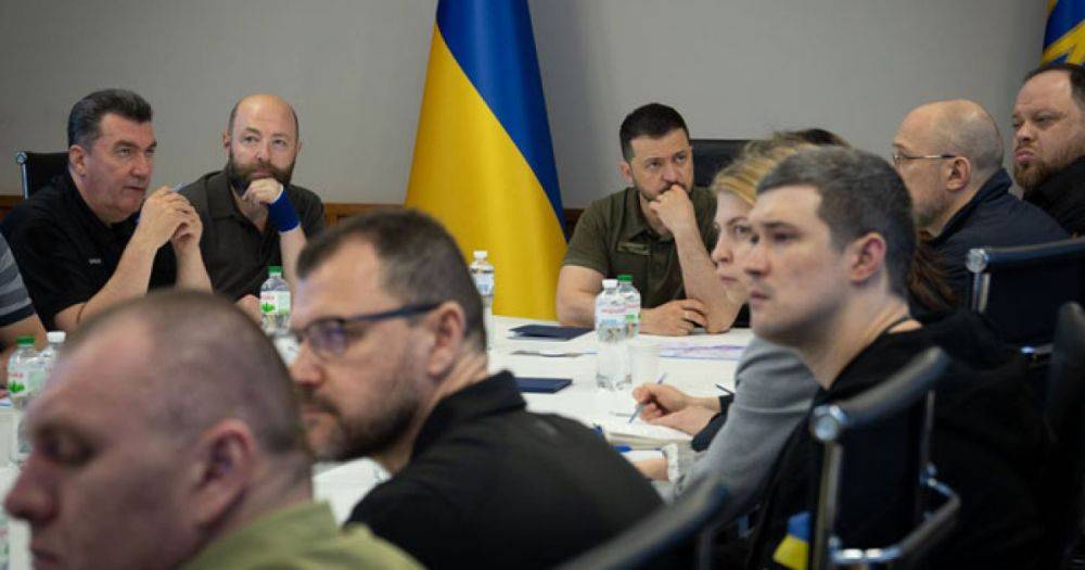 Зеленский провел экстренное заседание СНБО из-за подрыва оккупантами Каховской ГЭС