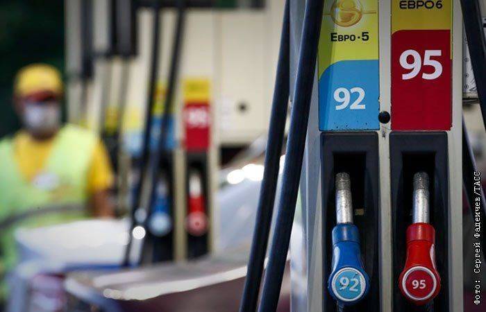 Розничные цены на бензин в Москве продолжают расти по 10-12 копеек в неделю