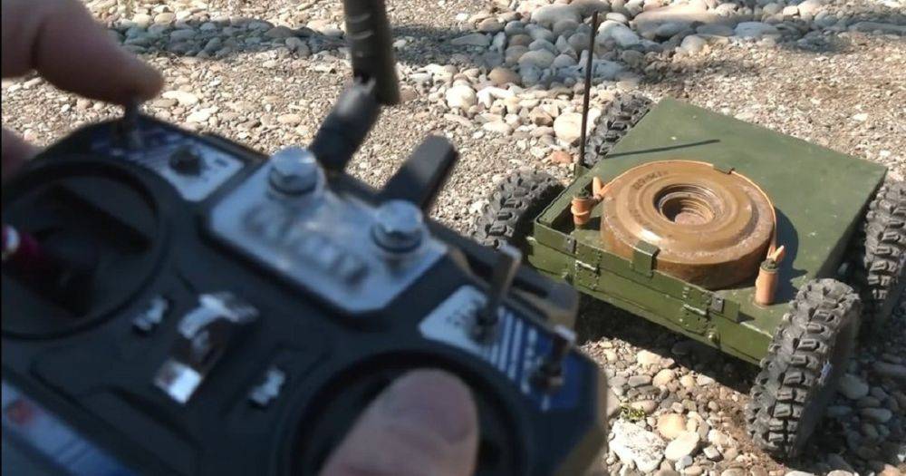 "Кнопочку нажали — их нет": украинцы изобрели наземный дрон против техники РФ (видео)