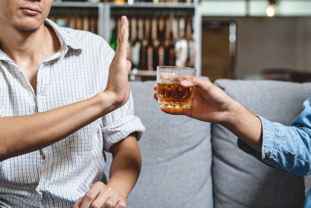 Сидр не виноват: терапевт рассказала, как отличить алкогольное отравление от пищевого