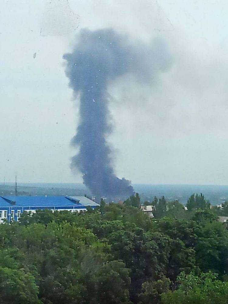 Минус военная база орков в Луганске: с самого утра ВСУ нанесли мощный удар. Видео