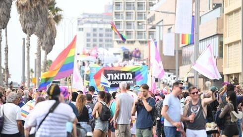 В Тель-Авиве проходит Парад гордости с участием десятков тысяч человек