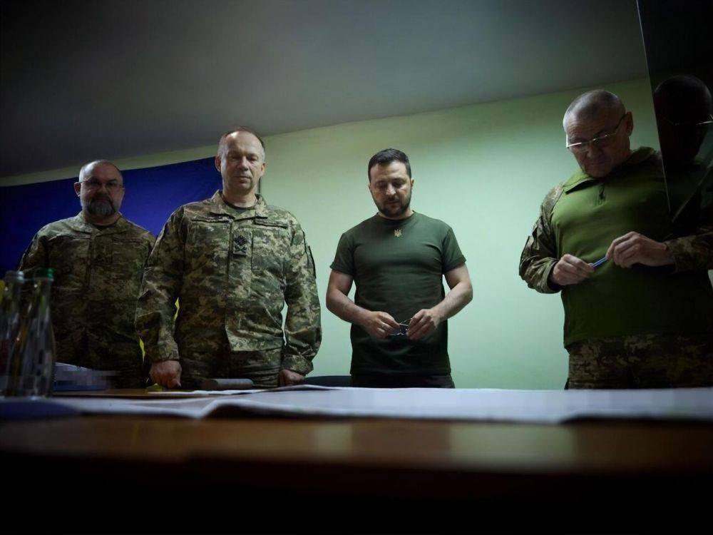 "Важная встреча". Зеленский показал фото с тремя высокопоставленными украинскими военными
