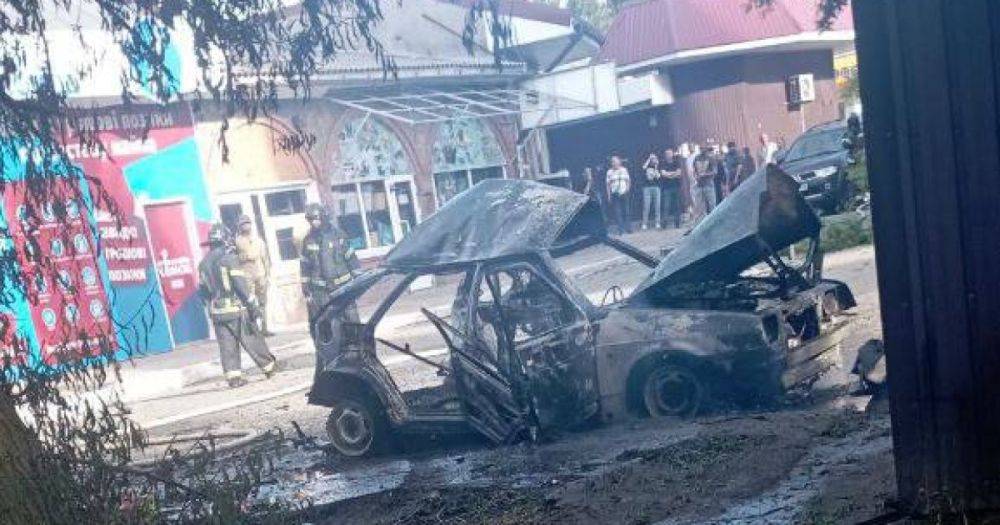 Взрыв в Бердянске: в сети пишут, что дотла сгорело авто коллаборанта (фото, видео)