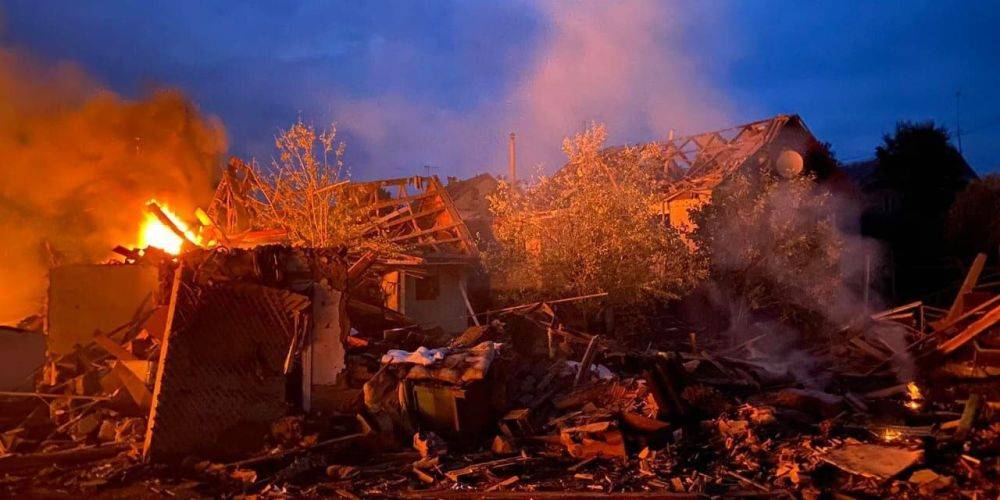Россияне ночью атаковали Звягель: есть погибший и раненые, более 10 поврежденных домов