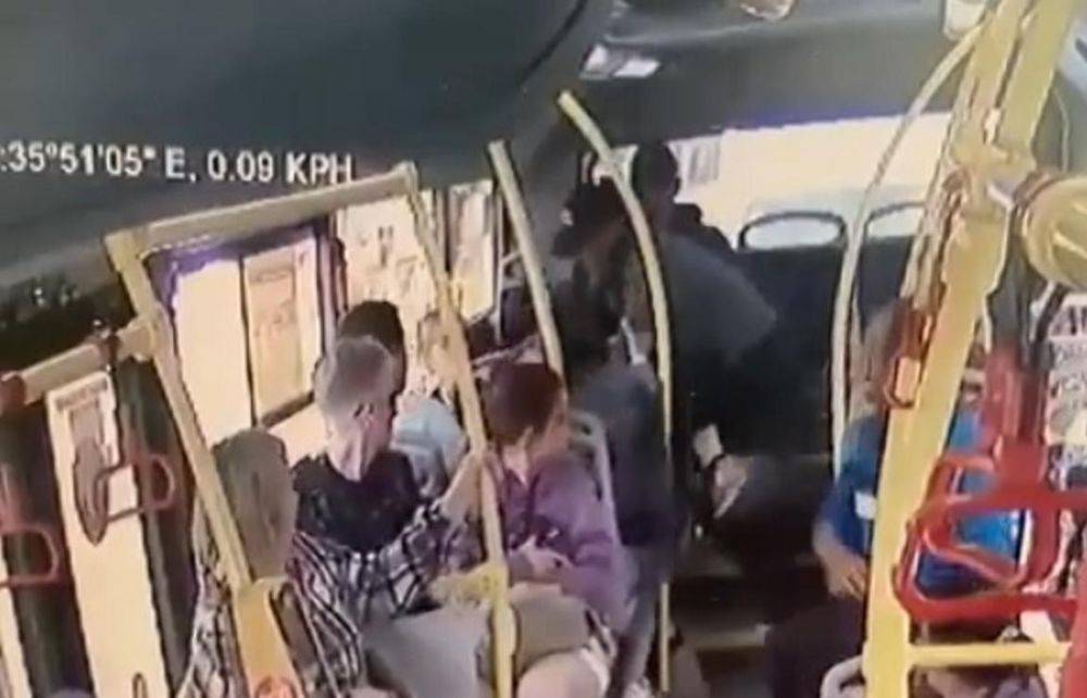 В соцсетях Твери распространяется видео драки в автобусе