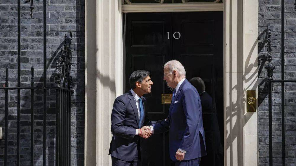 Байден совершил краткий визит в Лондон перед саммитом НАТО и провел переговоры с Сунаком