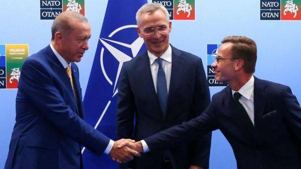 Эрдоган поддержал прием Швеции в НАТО. До этого он связал его с заявкой Турции на вступление в ЕС