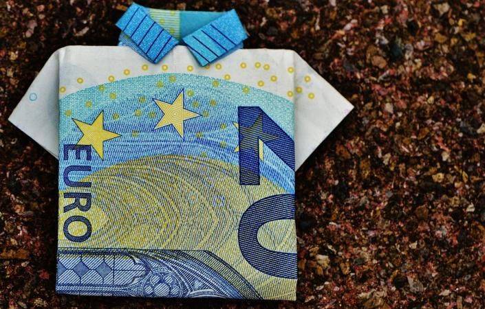 В ЕС изменят дизайн евро и усложнят задачу фальшивомонетчикам. ЕЦБ запустил опрос о новых банкнотах
