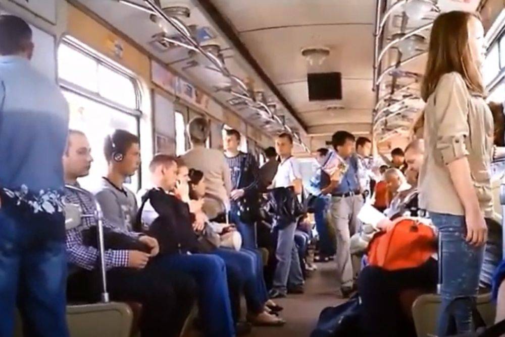 "Сколько уже можно терпеть?": в Киеве людей не пускали в метро во время тревоги, украинцы возмущены