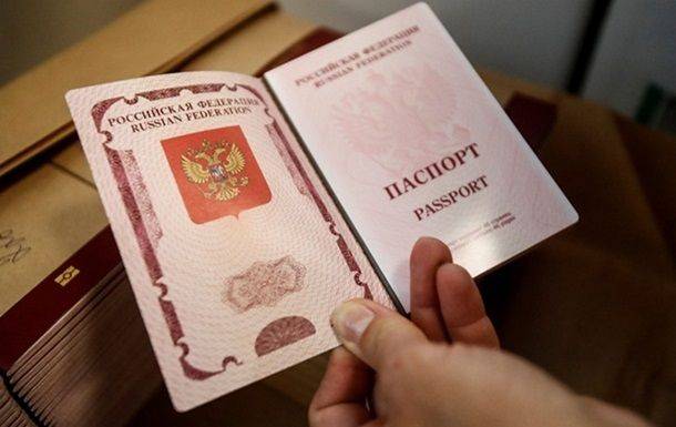 Стало известно, сколько россиян получили украинские визы в год