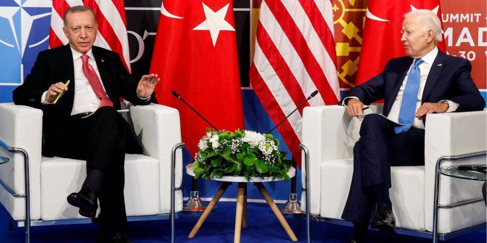 «Как торговец на Гранд базаре». Почему Эрдоган идет навстречу Западу и что хочет получить взамен — турецкий политолог